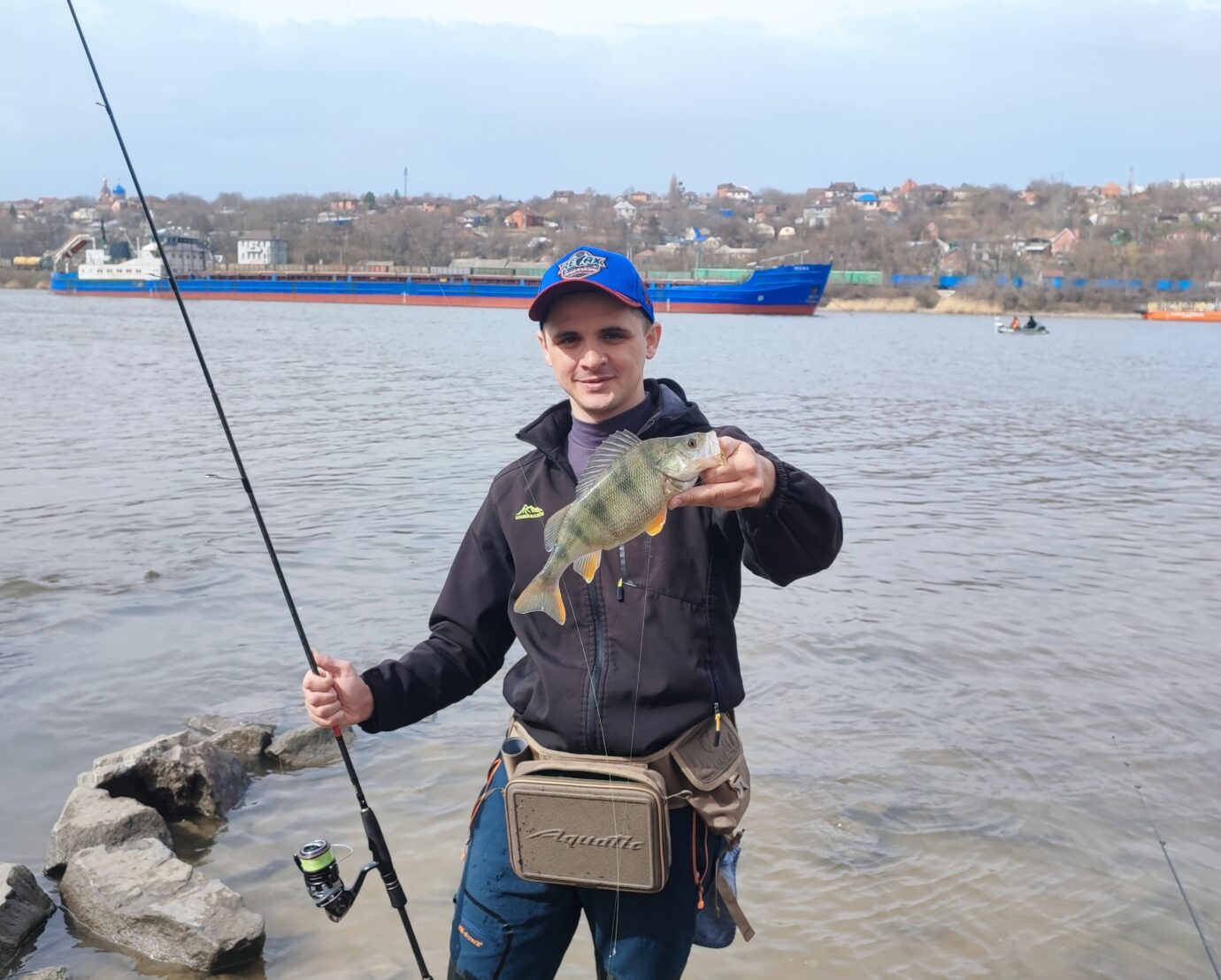 Окунь на трубе